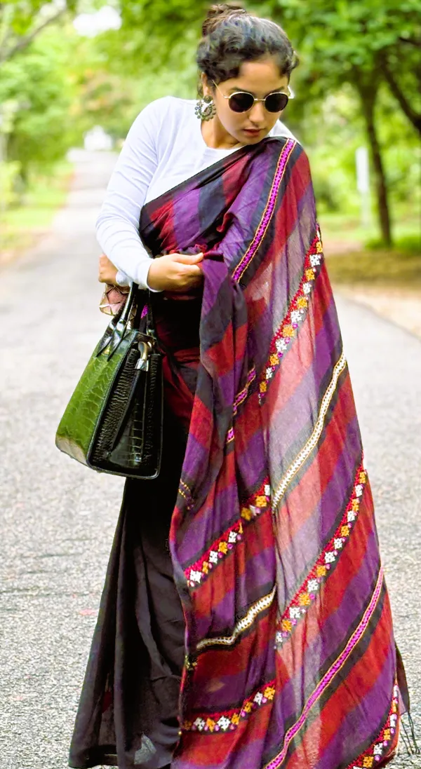 Marron_Kutch_Embroidery_Handloom_Cotton_Saree_For_Women