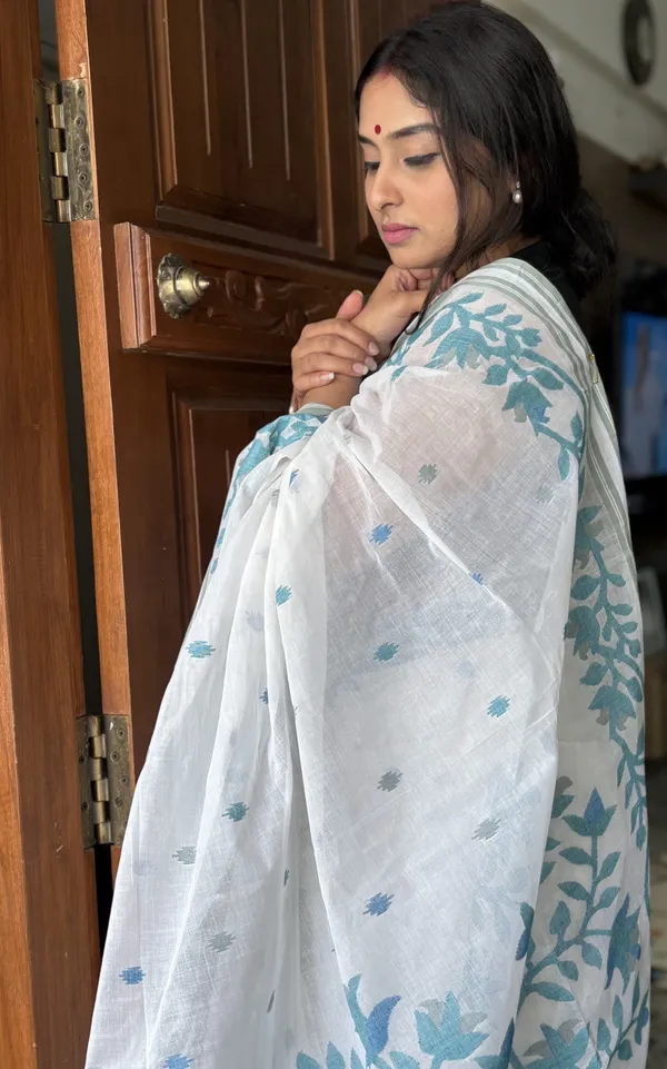White_Ethereal_Bloom_Handwoven_Jamdani__Cotton_Saree_For_Women