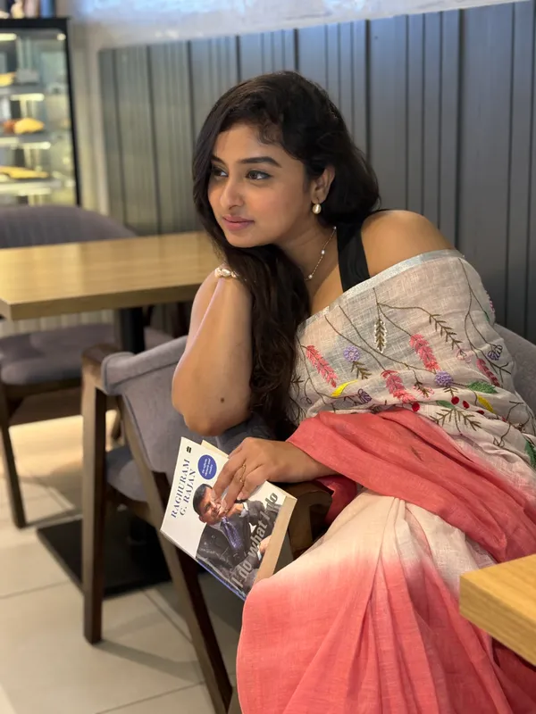 Pink_&_White_Gulnar_Pure_Handwoven_Linen_Saree_For_Women