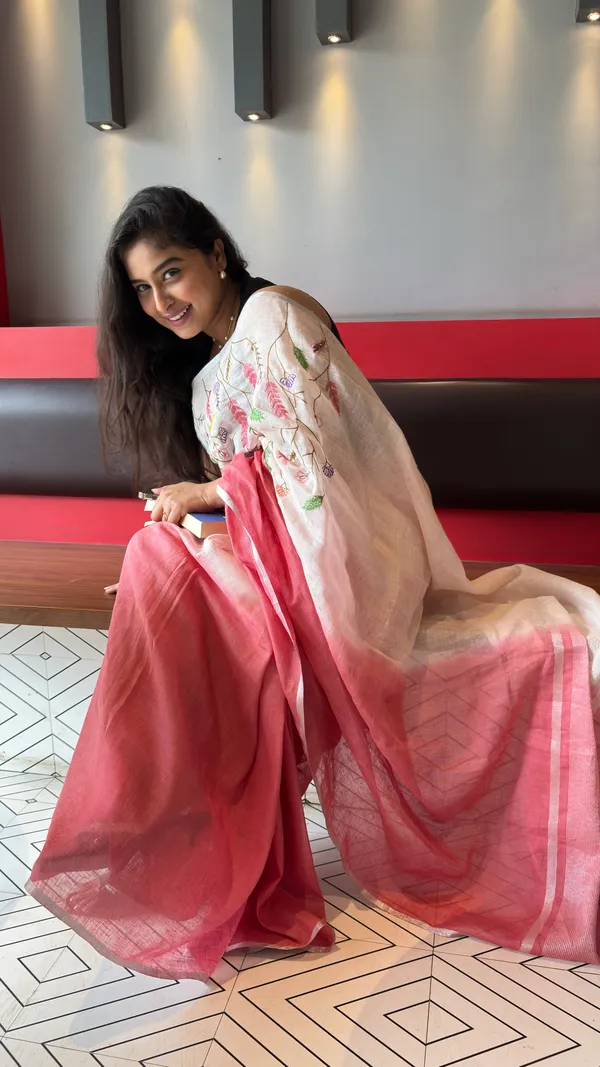 Pink_&_White_Gulnar_Pure_Handwoven_Linen_Saree_For_Women