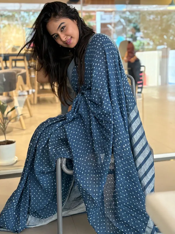 Deep_Midnight_Blue_Twilight_Echo_Handwoven_Linen_Saree_For_Women