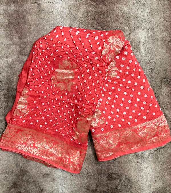 Raktima_Gulnaar_Pure_Dola_Banaras_Silk_with_Hand_tie_and_dye_Bandhani
