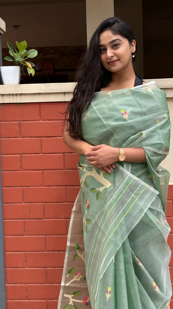Emerald_Elegance_Handwoven_Muslin_Jamdani