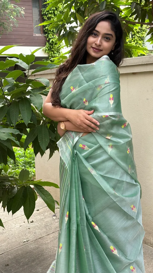 Emerald_Elegance_Handwoven_Muslin_Jamdani