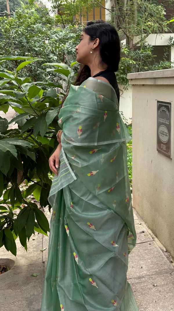 Emerald_Elegance_Handwoven_Muslin_Jamdani