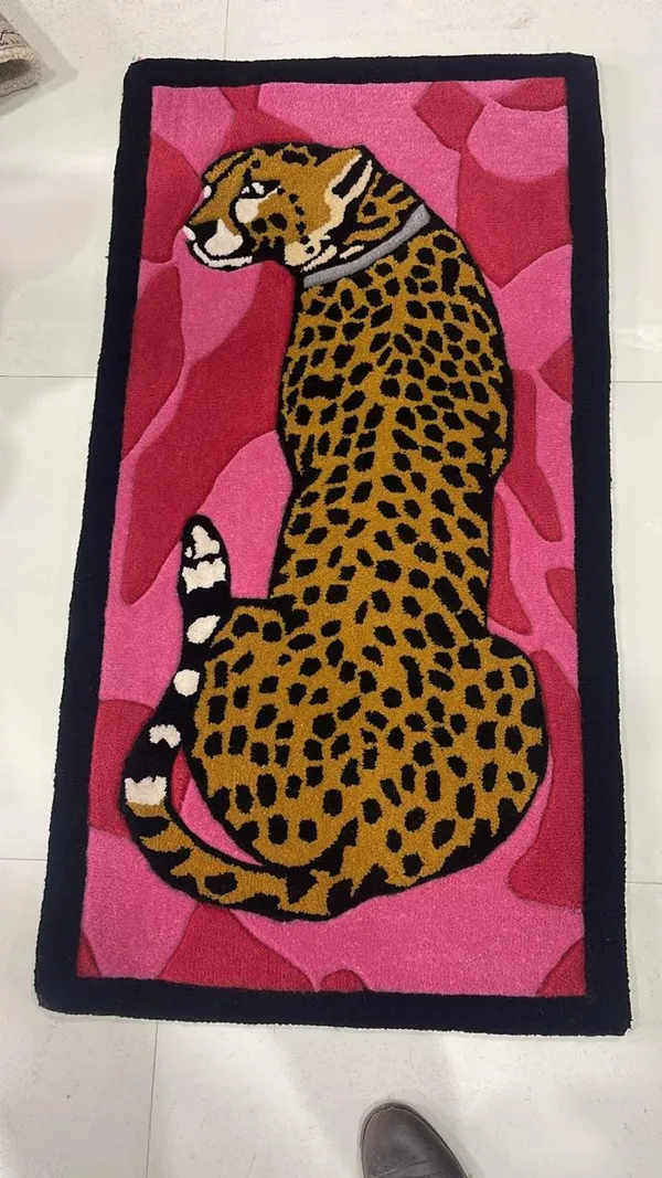 Pink_Leopard_Art_Hand_Tufted_Statement_Rug_For_Home_Decor