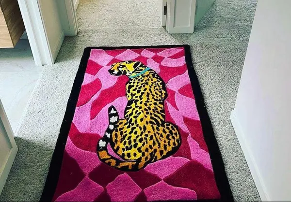 Pink_Leopard_Art_Hand_Tufted_Statement_Rug_For_Home_Decor
