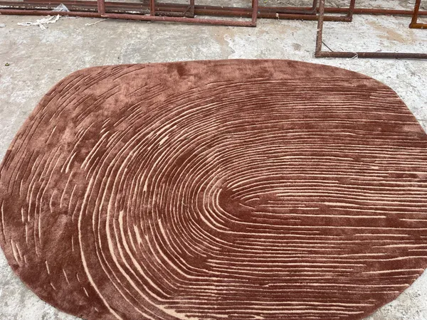 Red_Sculpted_Oval_Hi_Low_Hand_Tufted_Rug_For_Home_Decor