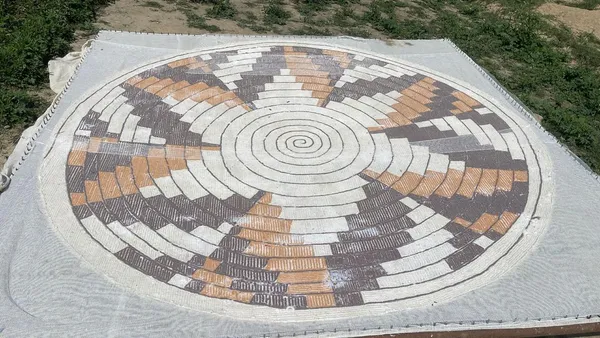 White_And_Brown_Premium_Textu_Colourful_Rug_For_Home_Decor