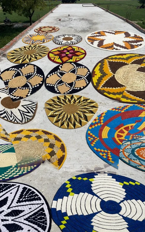 White_And_Brown_Premium_Textu_Colourful_Rug_For_Home_Decor