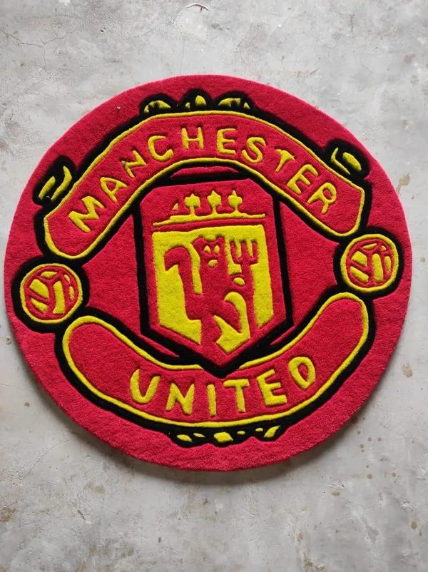 Red_And_Black_Premium_Manchester_United_Design_Rug_For_Home_Decor