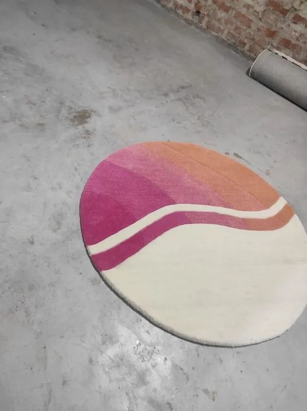 Pink_And_White_Premium_Round_Rug_For_Home_Decor