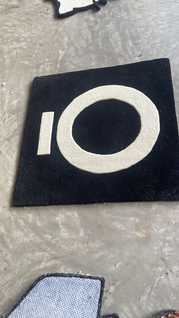 Black_And_White_Premium_Uno_O_Card_Design_Rug_For_Home_Decor