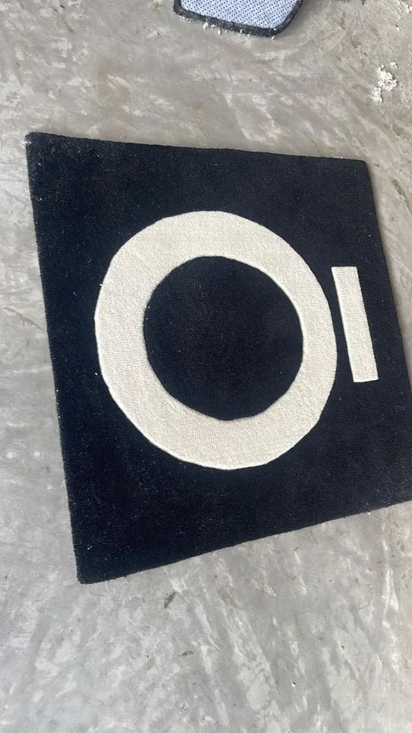 Black_And_White_Premium_Uno_O_Card_Design_Rug_For_Home_Decor