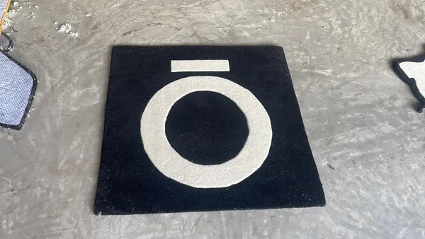 Black_And_White_Premium_Uno_O_Card_Design_Rug_For_Home_Decor