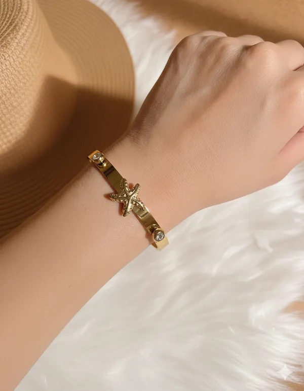 Gold_Premium__Starfish_Charm_Bracelet_For_Women