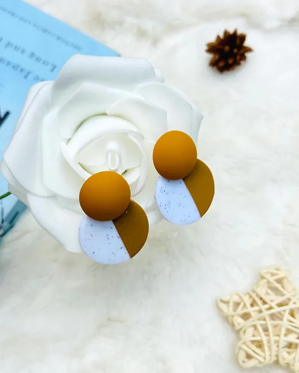 White_&_Mustard_Premium_Polymer_Geometric_Splicing_Round_Polymer_Clay_Earrings_For_Women