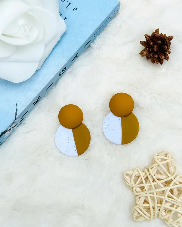 White_&_Mustard_Premium_Polymer_Geometric_Splicing_Round_Polymer_Clay_Earrings_For_Women
