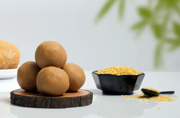 Moong_Dal_Laddu