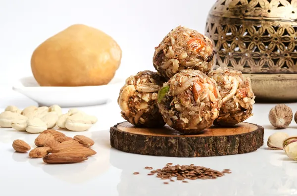 Supreme_Dink_Laddu