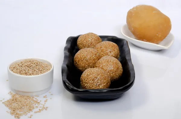Til_Laddu