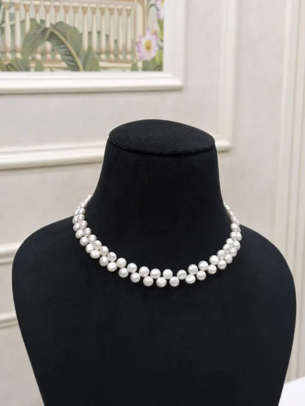 White__Half_Round_Fancy_Shape_Necklace_For_Women