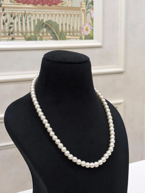 White_Shell_Pearl_Necklace_for_Women