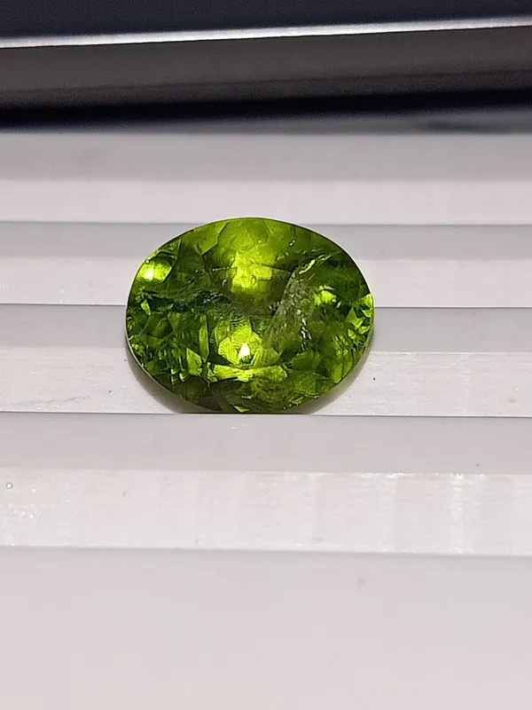 Peridot_Certified_Loose_Stone_|_Encourages_Growth,_Harmony_&_Emotional_Healing_|_Astrologically_Made