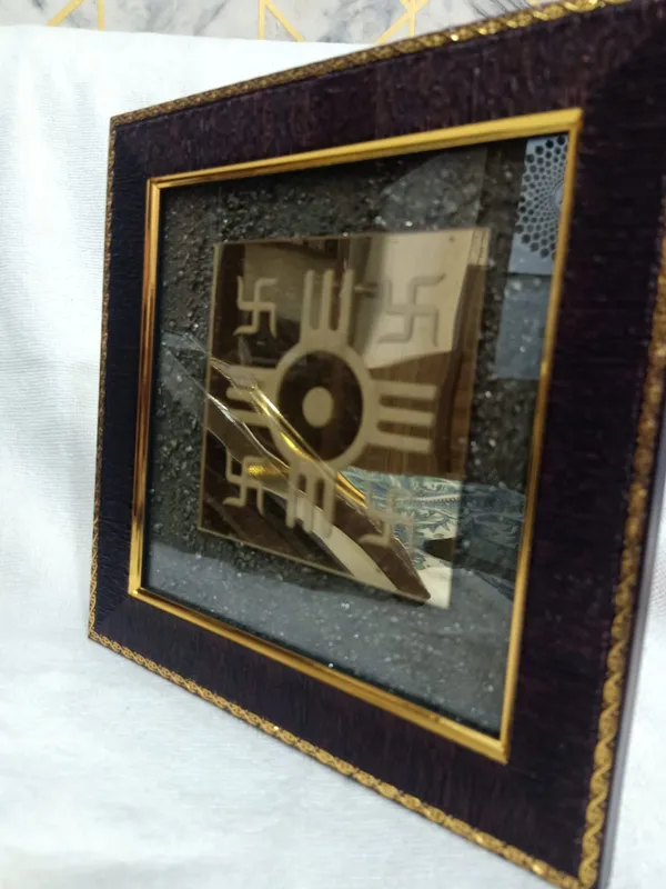 Geo_Symbol_Wooden_Frame_With_Dust_Pyrite