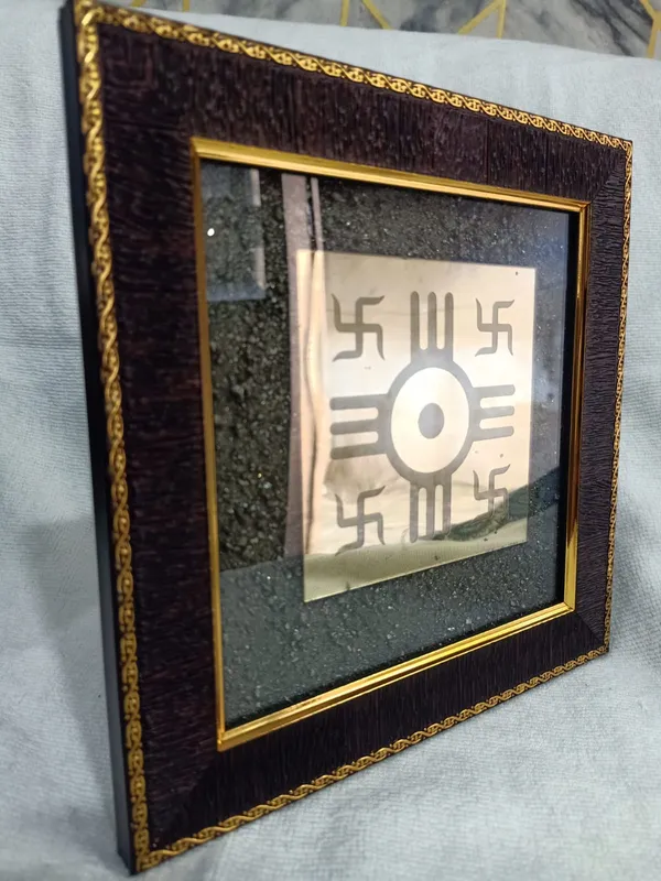 Geo_Symbol_Wooden_Frame_With_Dust_Pyrite