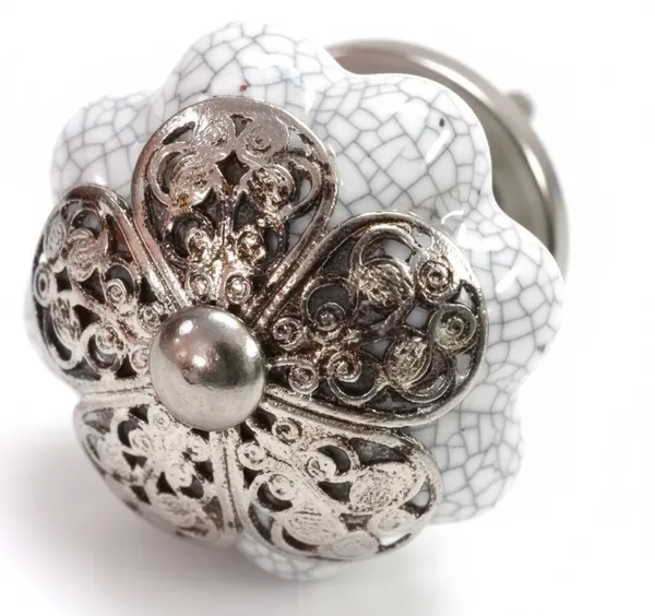 White_Floral_Metal_&_Ceramic_Knob_(Pack_Of_6)_(4.5L_X_4.5B_X_7H_Cm)