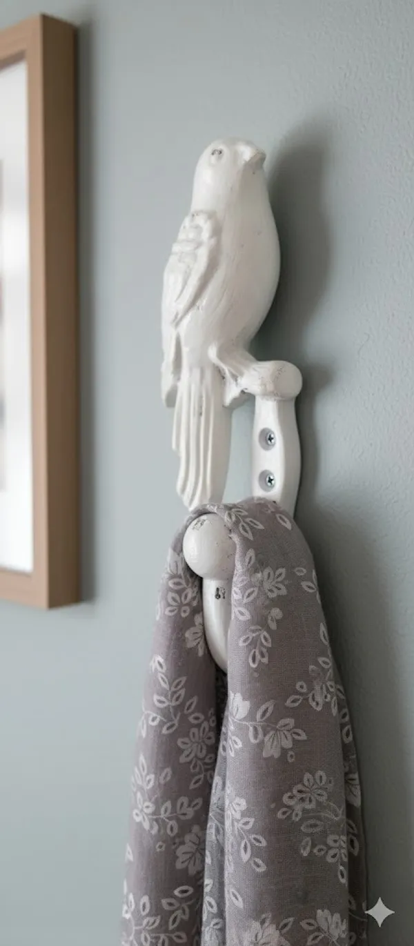 White_Bird_Shaped_Iron_Hook_(12L_X_4B_X_4H_Cm)