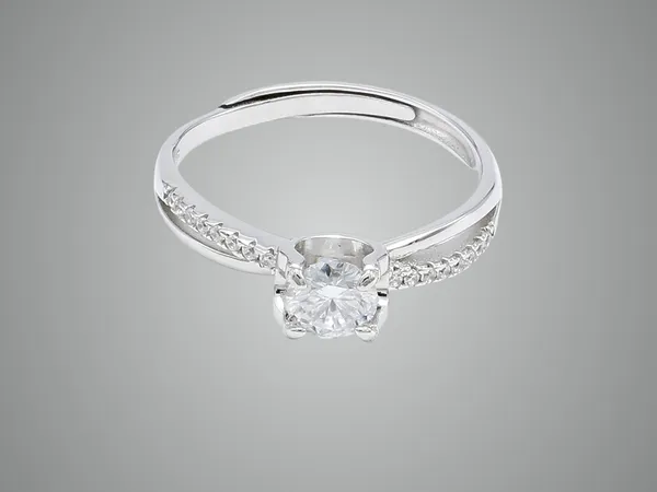 Silver_Minimalist_Diamond_Elegance_Ring_For_Women