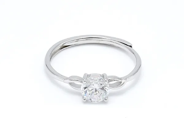 Silver_Minimal_Diamond_Grace_Ring_For_Women