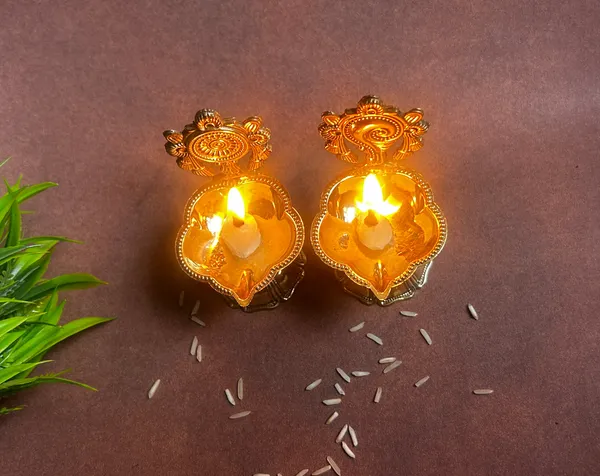 Golden_Finish_Pure_Brass_Shankh_Chakra_Pooja_Diya_(3.25_Inch)