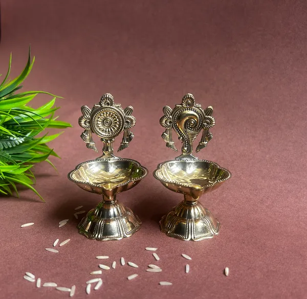 Golden_Finish_Pure_Brass_Shankh_Chakra_Pooja_Diya_(3.25_Inch)