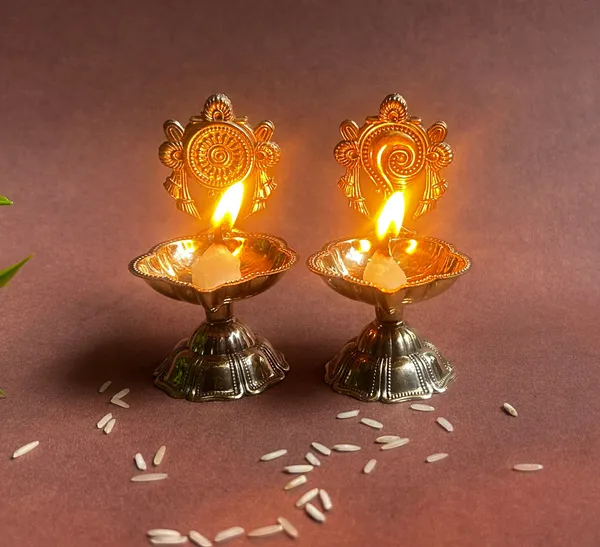 Golden_Finish_Pure_Brass_Shankh_Chakra_Pooja_Diya_(3.25_Inch)