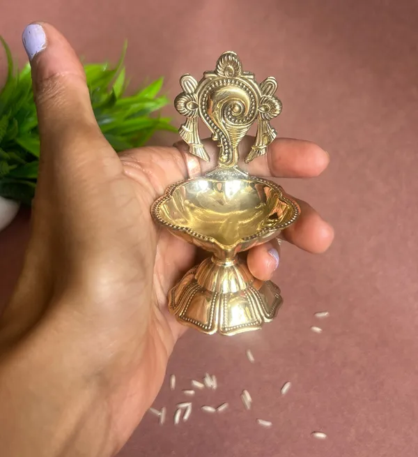 Golden_Finish_Pure_Brass_Shankh_Chakra_Pooja_Diya_(3.25_Inch)