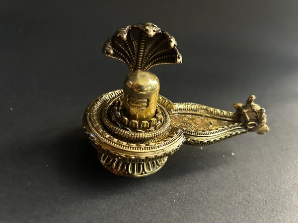 Golden_Finish_Pure_Brass_Shivling_Statue_(3_Inch)