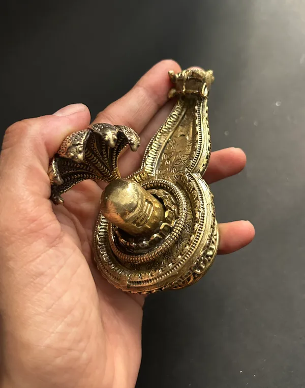 Golden_Finish_Pure_Brass_Shivling_Statue_(3_Inch)