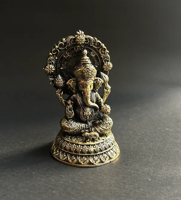 Golden_Finish_Pure_Brass_Ganesha_God_Statue_(4_Inch)