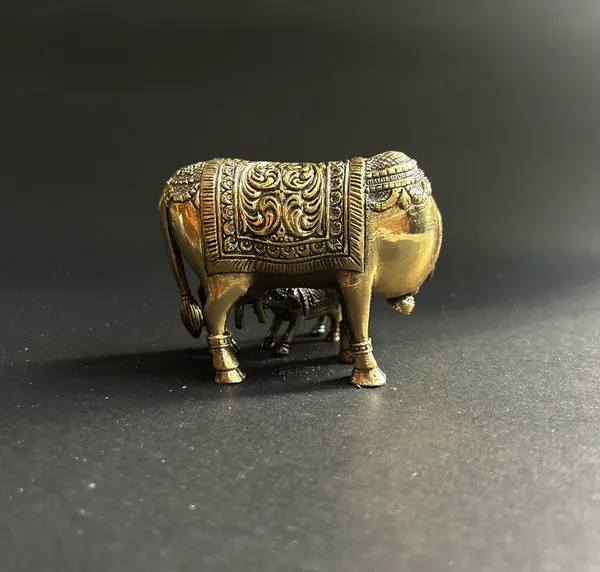Golden_Finish_Pure_Brass_Cow_Calf_Vastu_Statue_(3_Inch)