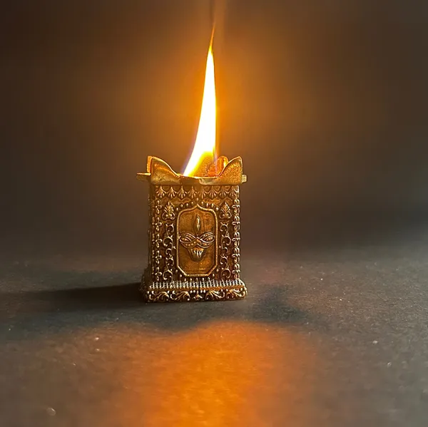 Golden_Finish_Pure_Brass_Tulsi_Planter_Diya_(2_Inch)