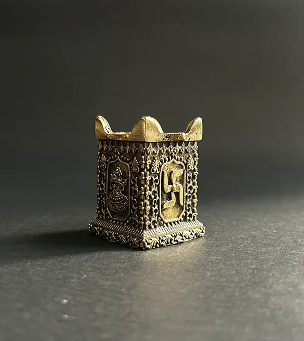 Golden_Finish_Pure_Brass_Tulsi_Planter_Diya_(2_Inch)