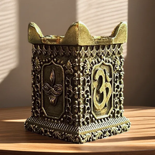 Golden_Finish_Pure_Brass_Tulsi_Planter_Diya_(2_Inch)