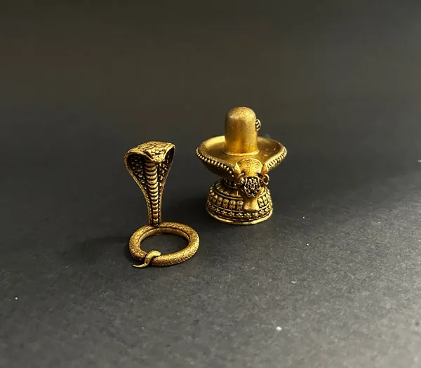 Golden_Finish_Pure_Brass_Shivling_Statue_(2_Inch)