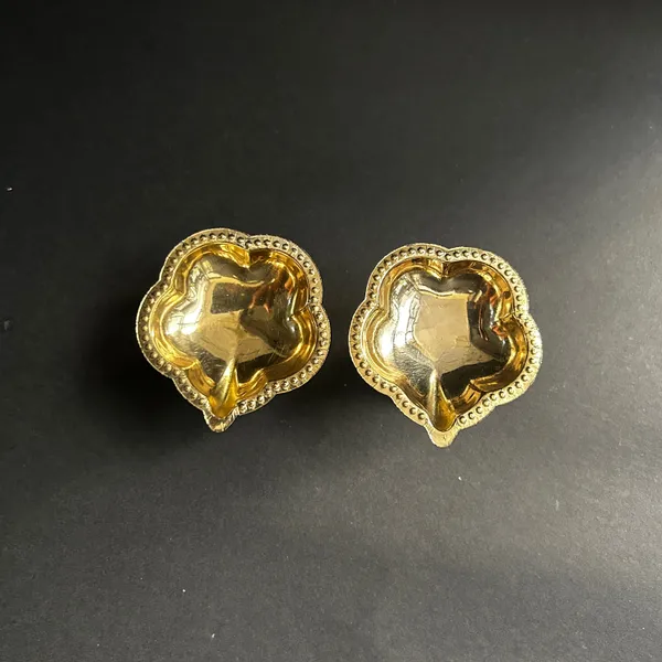 Golden_Brass_Flower_Pooja_Lamp_(1.75_Inch)_(Set_Of_2)
