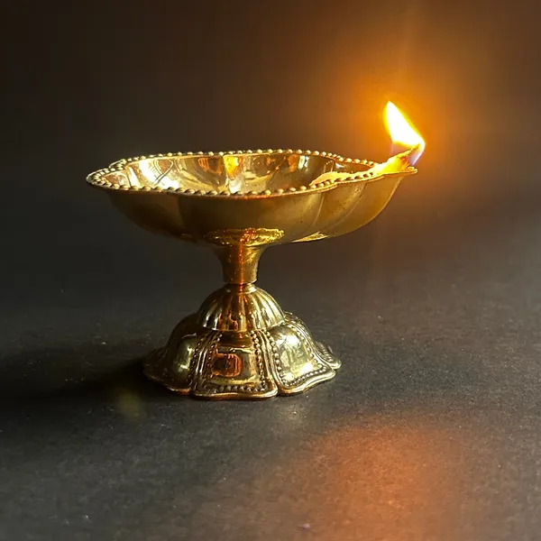 Golden_Brass_Big_Pooja_Lamp_(3_Inch)