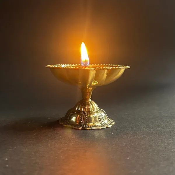 Golden_Brass_Big_Pooja_Lamp_(3_Inch)