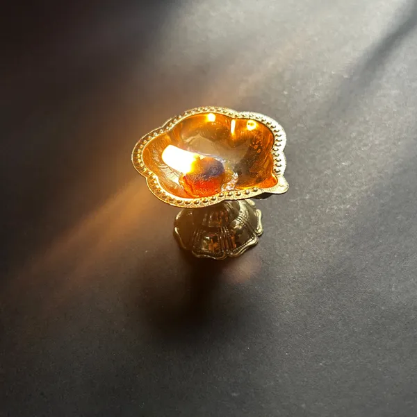 Golden_Brass_Big_Pooja_Lamp_(3_Inch)